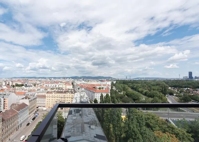 Hoch Hinaus, Neu Und Stilvoll Mit Pool Am Dach Apartment