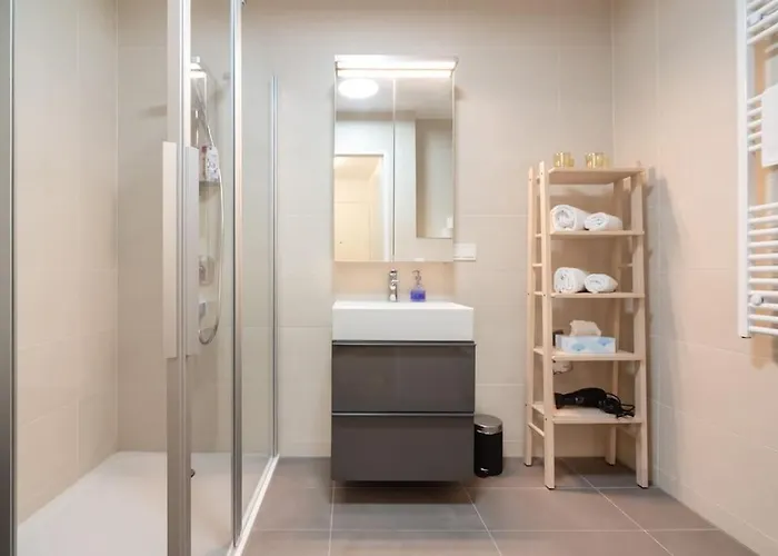 Hoch Hinaus, Neu Und Stilvoll Mit Pool Am Dach Apartment