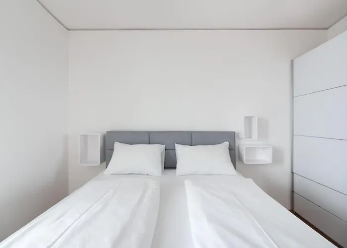 Hoch Hinaus, Neu Und Stilvoll Mit Pool Am Dach Apartment