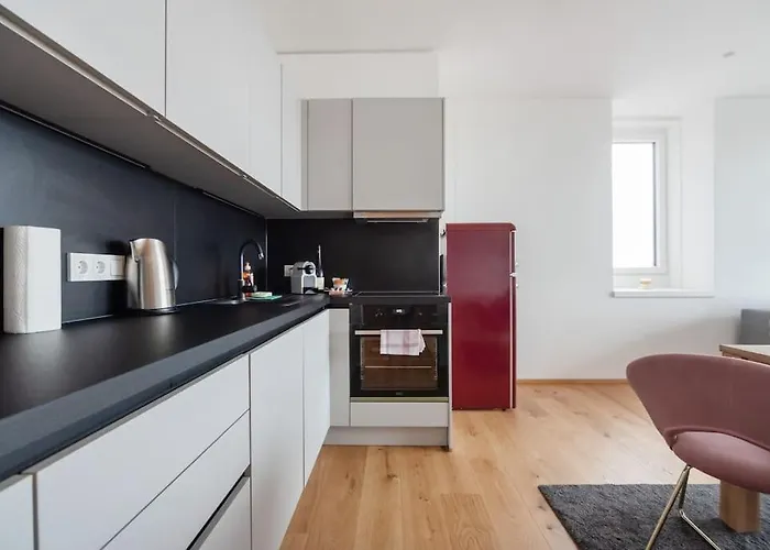 Hoch Hinaus, Neu Und Stilvoll Mit Pool Am Dach Apartment